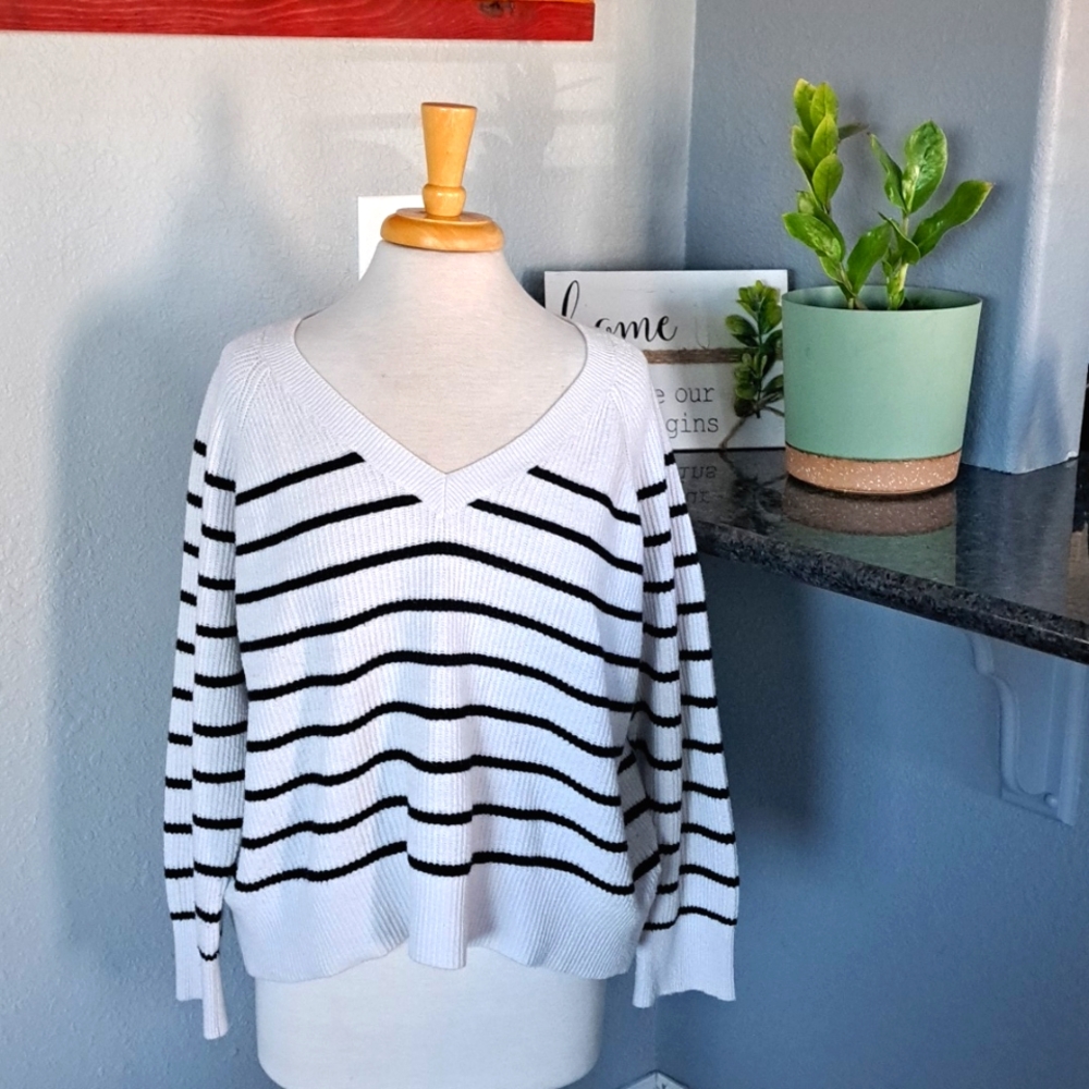 Black & White Striped Sweater | Size L